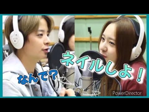 [f(x) ENG SUB] Krystal killing time by doing Amber's nails