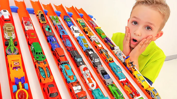 Niki play with Hot Wheels cars and playsets - Coll...