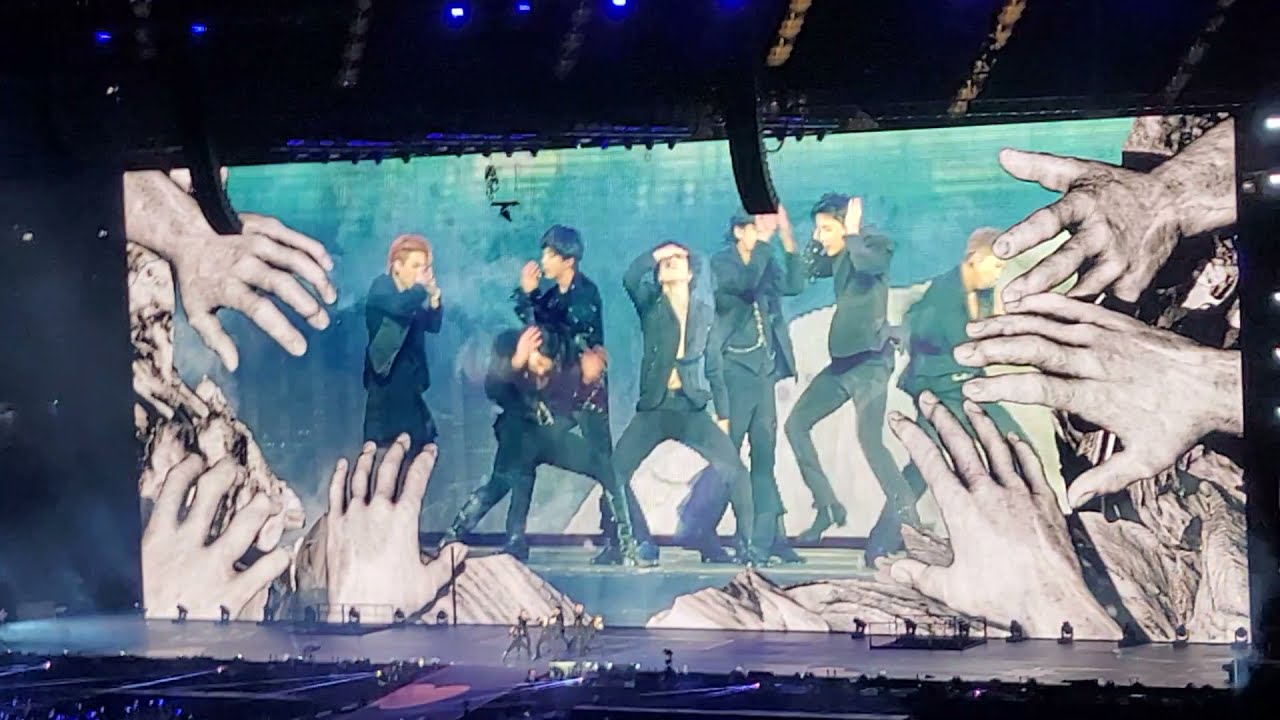 BTS PTD LA Day 1: Blood Sweat & Tears, Fake Love