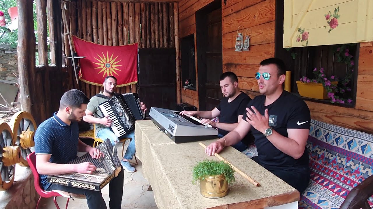 Damjan Stojanoski - Crna se cuma zadade + Se sobrale komitite / Дамјан Стојаноски - Црна се чума