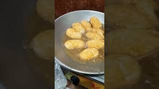 ini lagi goreng roti goreng isi ayam