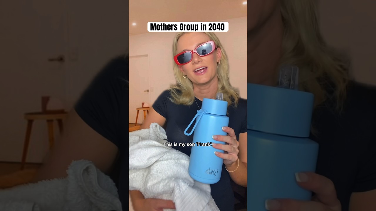 Возвращаемся с вашим любимым... Мамин коллектив в 2040 году... «Я-ЛЯ-ЖУ» 🙊🙊 