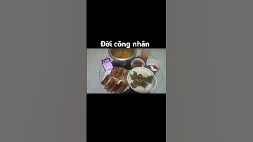 VDK - Bữa ăn đạm bạc của công nhân sau khi tan làm...