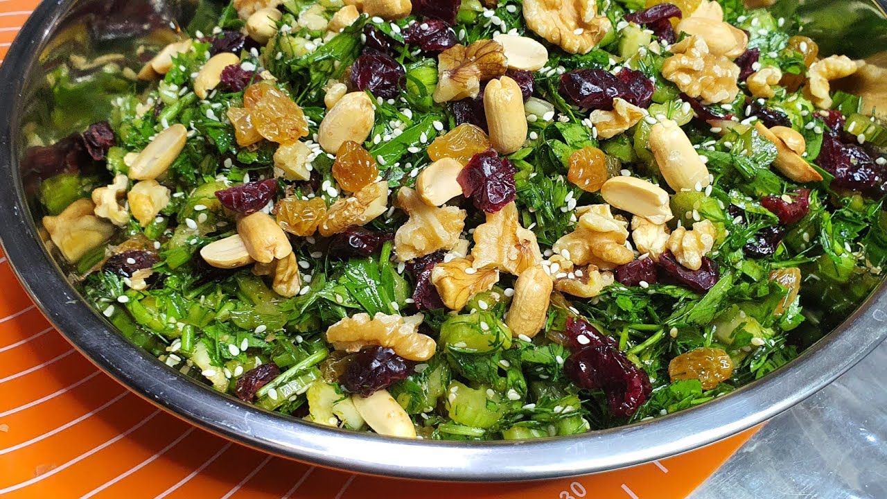 סלט כרפס וירוקים כמו באולמות טעים ובריא A delicious and healthy vegan celery salad בקלי קלות-המותג