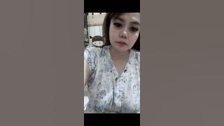 Tante kegerahan minta di kipasin 👀