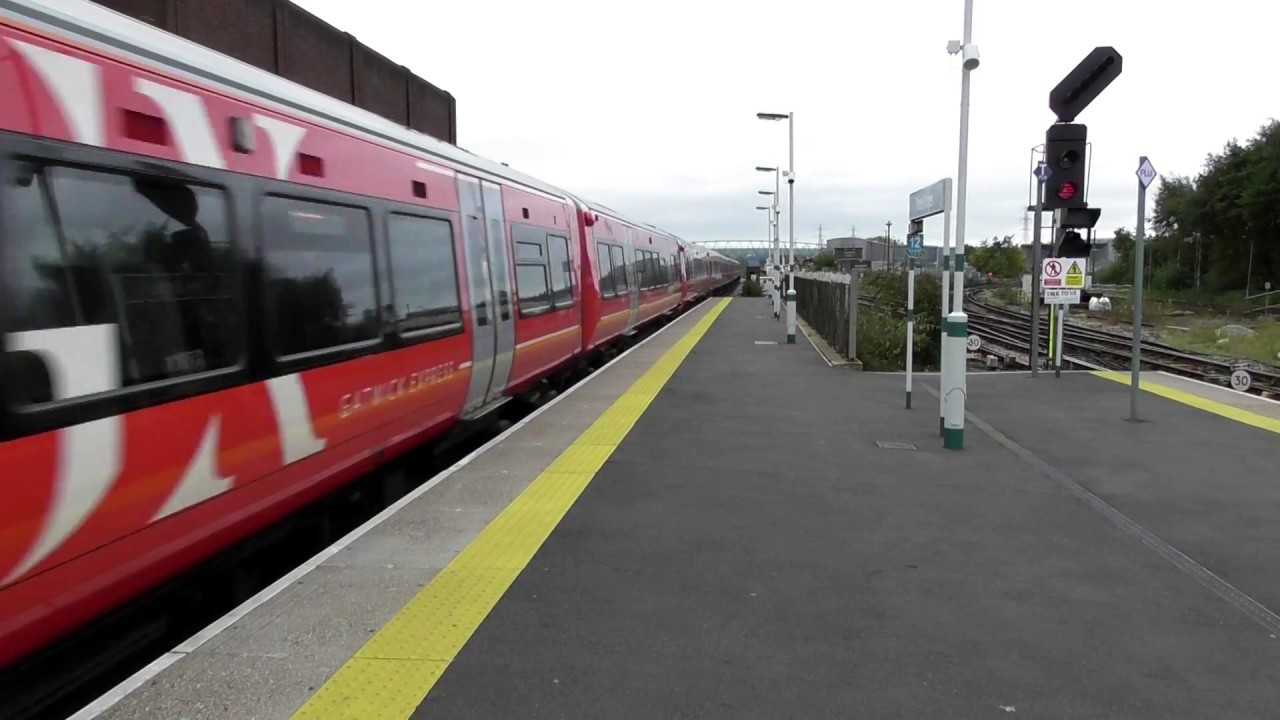 Gatwick Express Class 387 Passing Through Three Bridges (13/10/17)