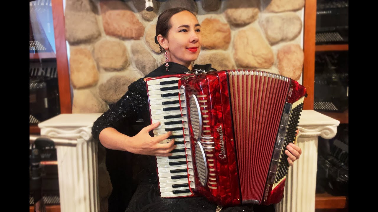 6375 - Red Crucianelli Giorgiantoni Antonio Piano Accordion LMMH