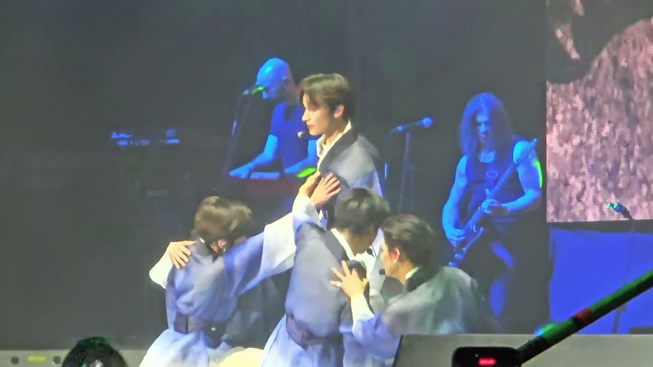 TXT SUGAR RUSH RIDE AXE CEREMONIA 2025