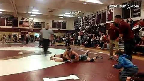 Nick Hoar of #Shawsheen #wrestles Kyle McQuaide of #Chelmsford in Div 1 North Sectional 170 final