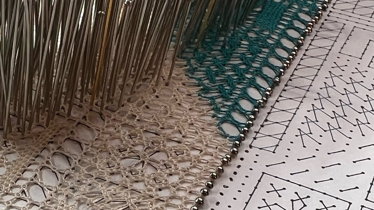 Trucos para no mezclar colores y crear franjas diferentes de color - encaje de bolillos Raquel