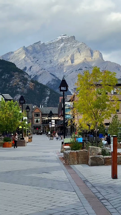 What is September in Banff like? 🍁 #Banff #September