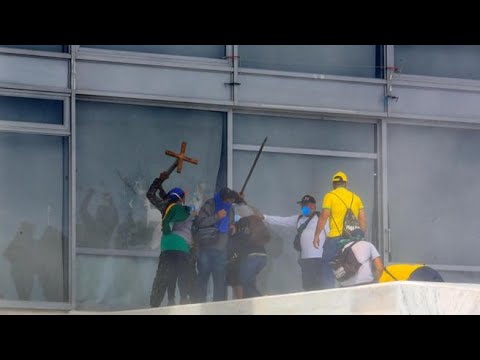 Caos in Brasile, assalto ai palazzi del potere: cosa Ã¨ successo