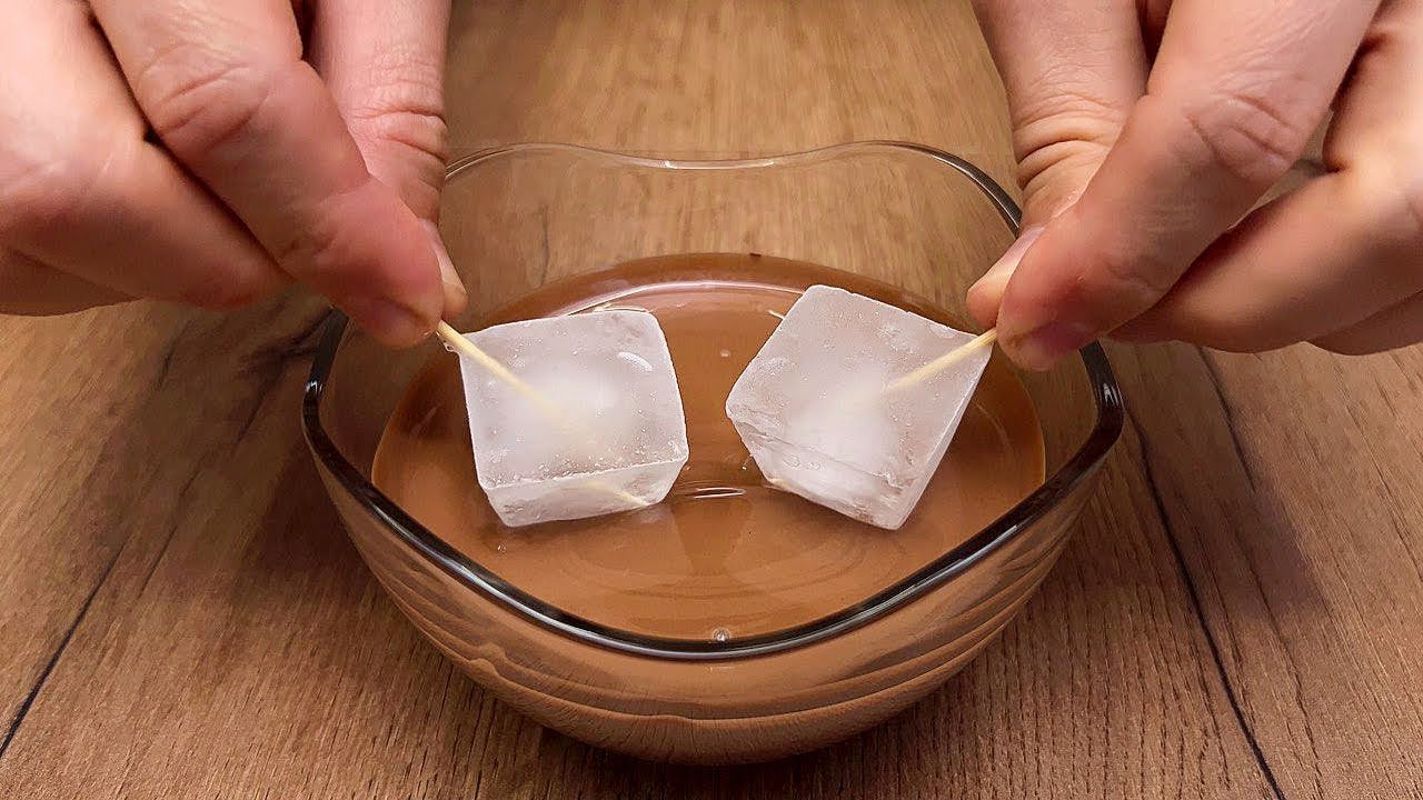Положите кубики льда в шоколад! Вы будете очень удивлены! Десерт за 5 минут без выпечки!