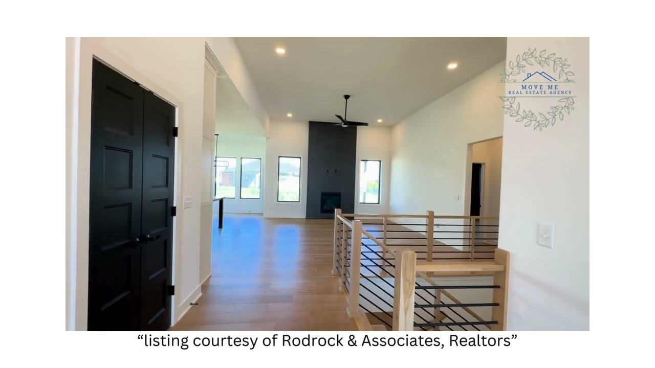 Stonebridge Trails- Reverse 1.5 Story Home- Spring Hill School District