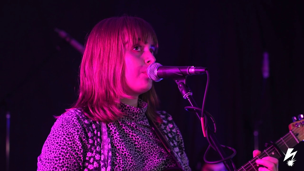 Guarda FLO PETITE- "MARCH" // WXJM LIVE su YouTube Guarda FLO PETITE- "MARCH" // WXJM LIVE su YouTube