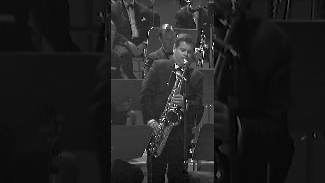 The legendary Tubby Hayes on saxophone playing the classic Henry Mancini theme 'Pink Panther' 🎷
