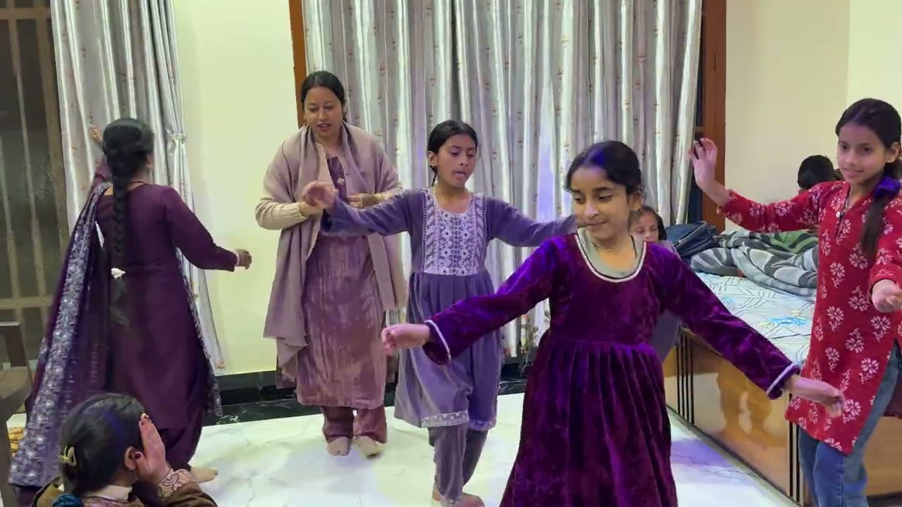 Pahadi dance pura swag