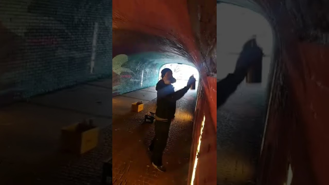 Light Tunnel 2.1 graffiti by Philipp Frank & KortOne 