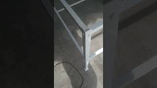 Bancada Feita Com Cantoneiras Parafusadas.