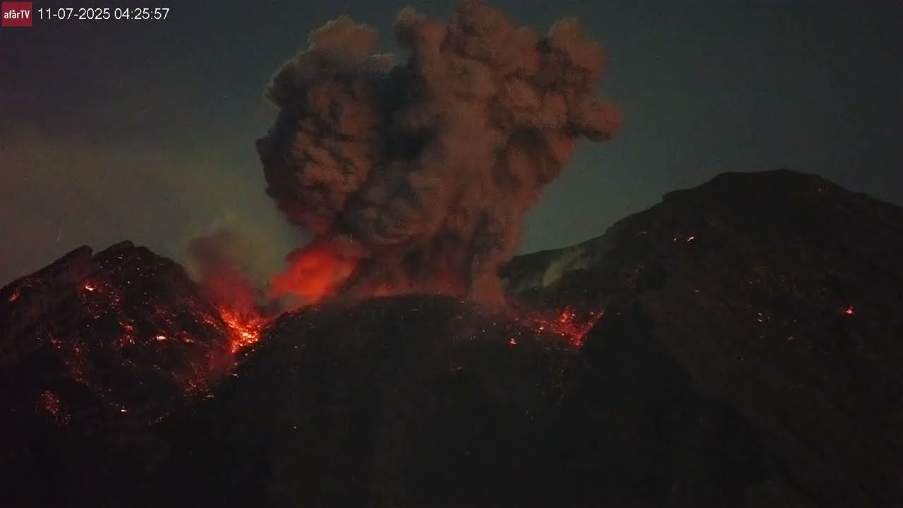 Nov 7, 2025: Spectacular Explosion from Semeru Volcano, Indonesia