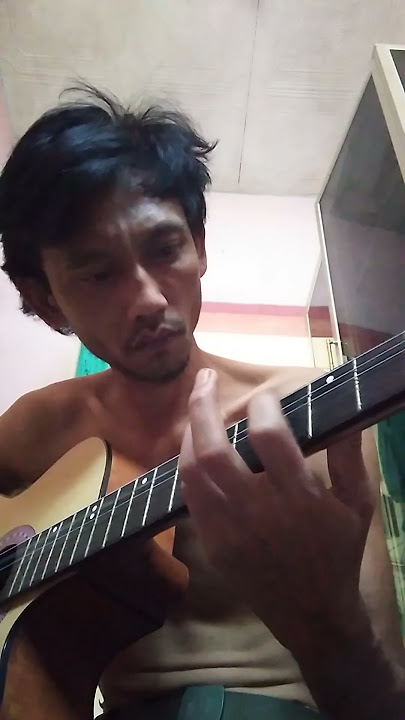 950 petikan kurang lebih senar gitar
