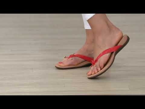2020-04-13 Leah Foster Modeling Vionic Leather Thong Sandals Bella II