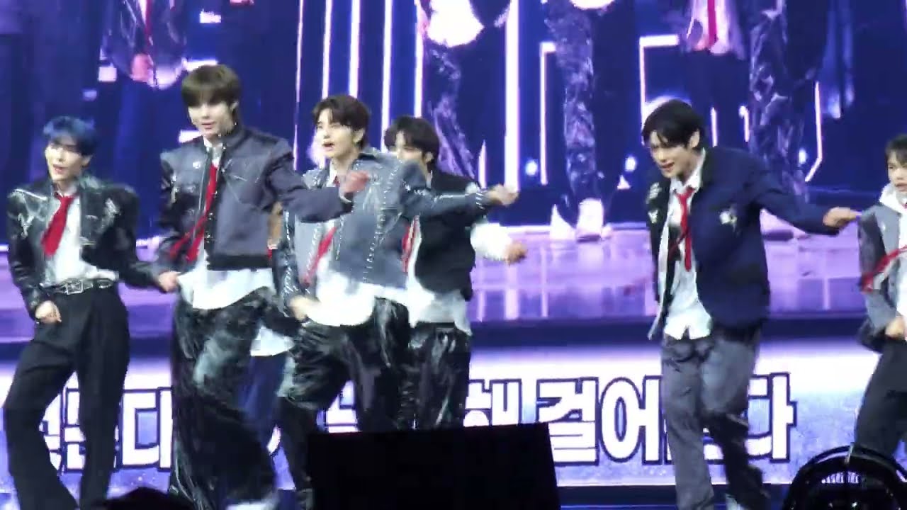 250111 SM TOWN LIVE SMTR25 으르렁