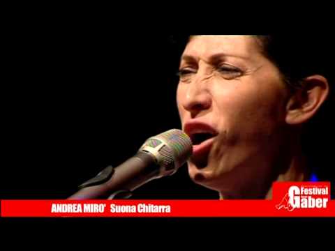 Andrea Mirò - Suona chitarra (Festival Gaber 2013)