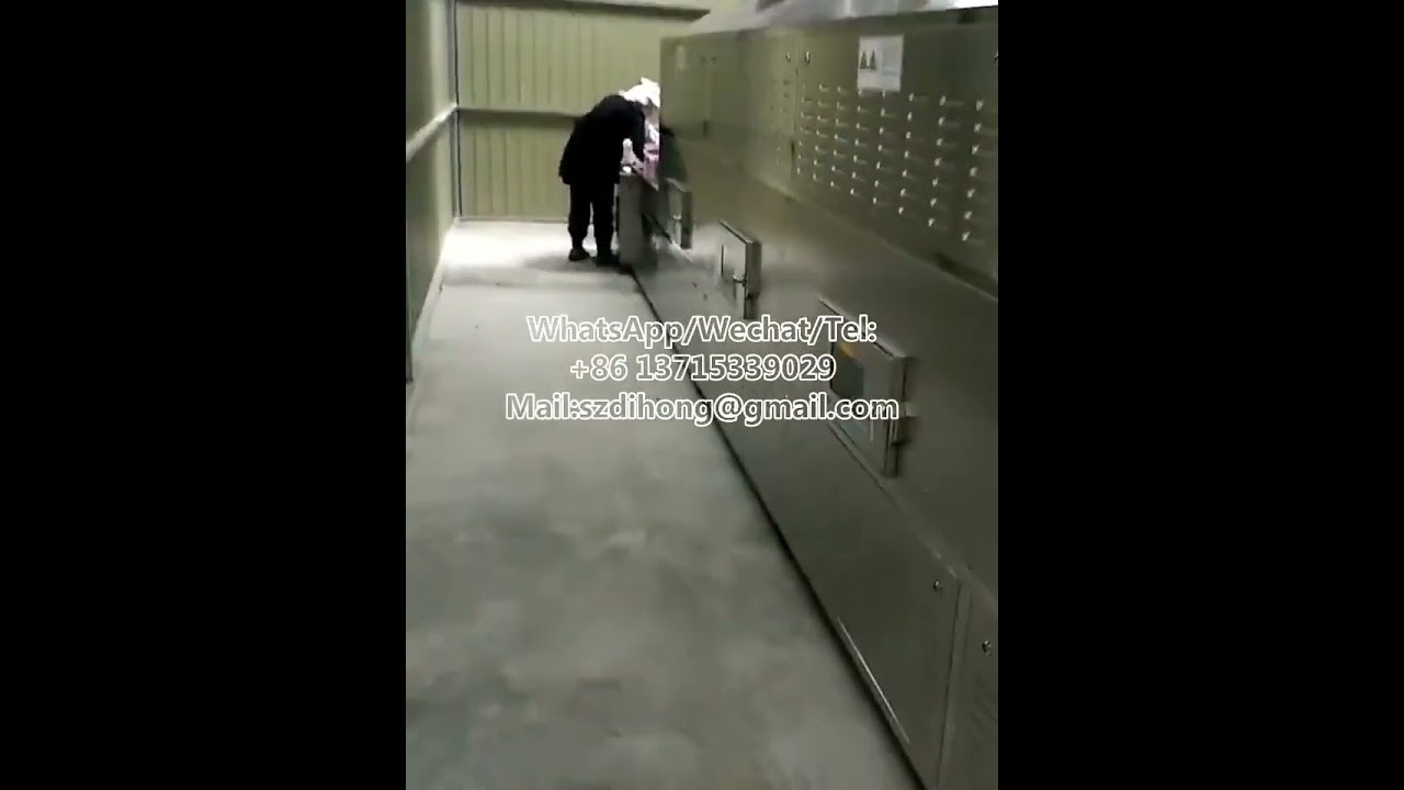 Tunnel oven with microwave drying, sterilization, insect eggs killing, blanching, ripening, drying,