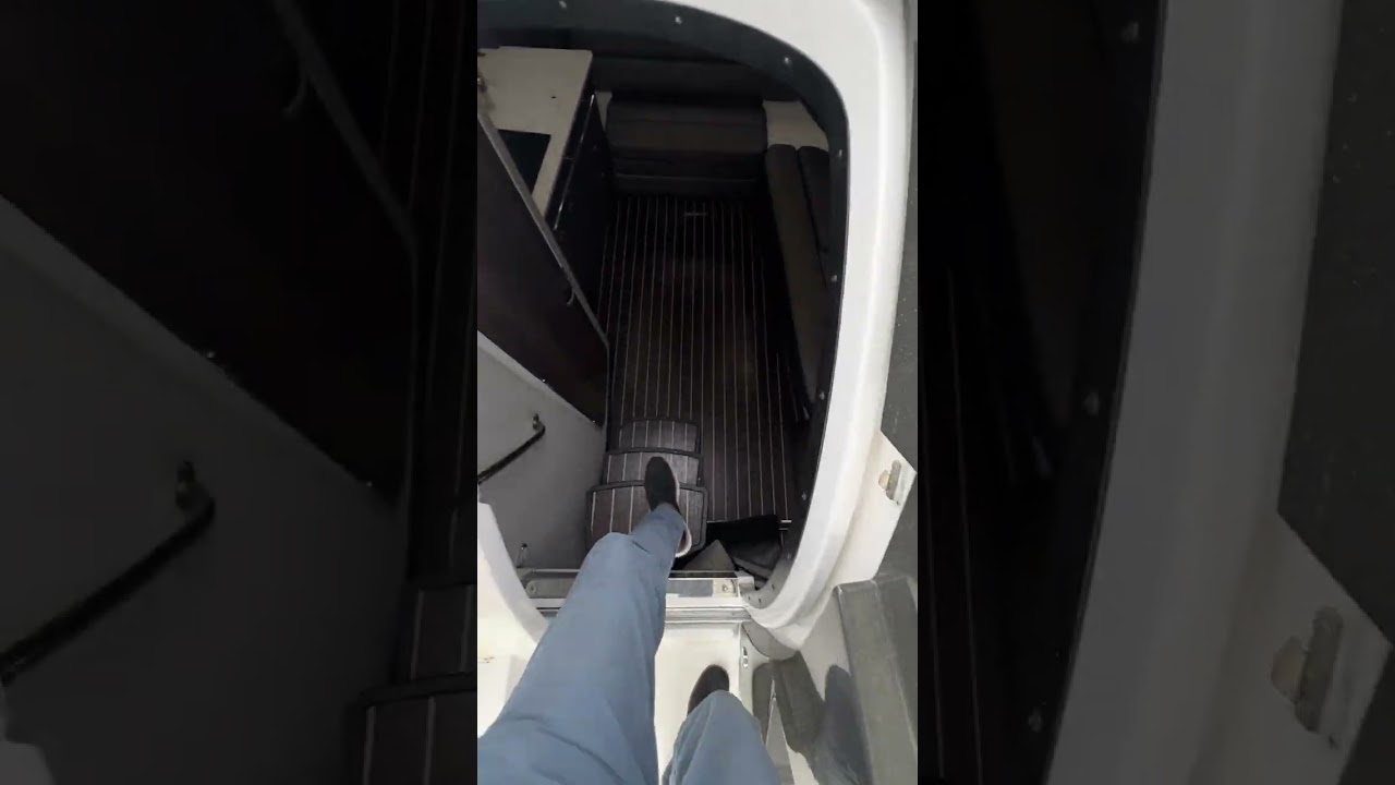 2019 Monterey 335 Sport Yacht