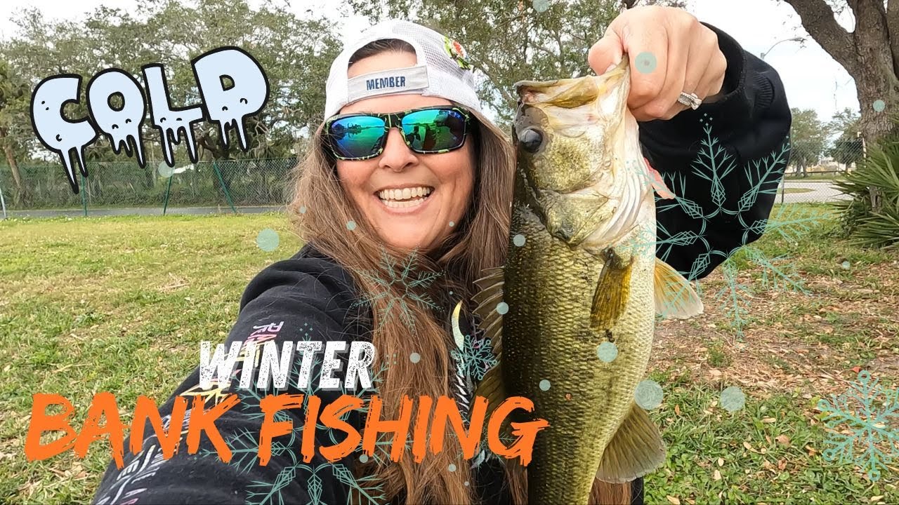 Winter Bassin Shaking and flipping the Texas Rig - YouTube