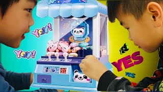 A&T Plays Mini Claw Machine #fun #cool #entertainment #kids #unboxing  #prizepicks #win screenshot 4