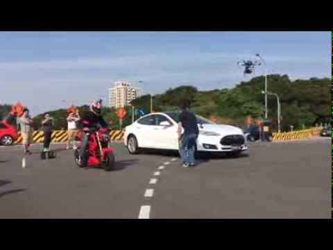 E-MSX vs Tesla - Slow Motion