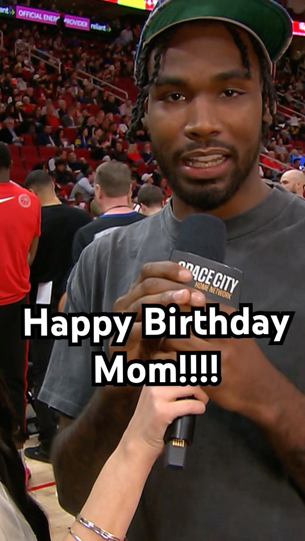 Wholesome moment as Tari Eason hijacks a sideline report to wish his mom happy birthday!