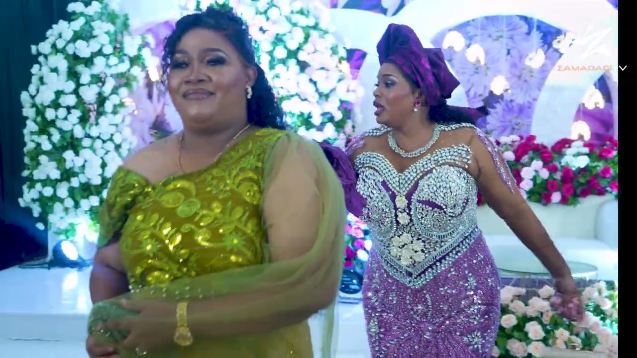 TAZAMA SIWA ALIVYOINGIA UKUMBINI KWENYE HARUSI YA MTOTO WAKE