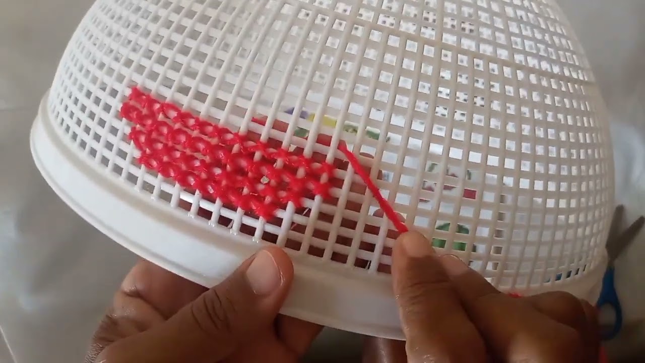 Maçã vermelha bordado ponto cruz em abafador primeira parte.