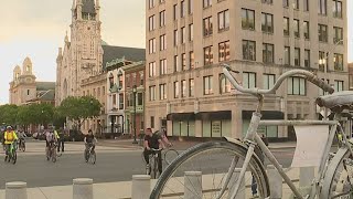 ‘Ghost Bikes’ line Capitol Steps in honor of cyclists killed