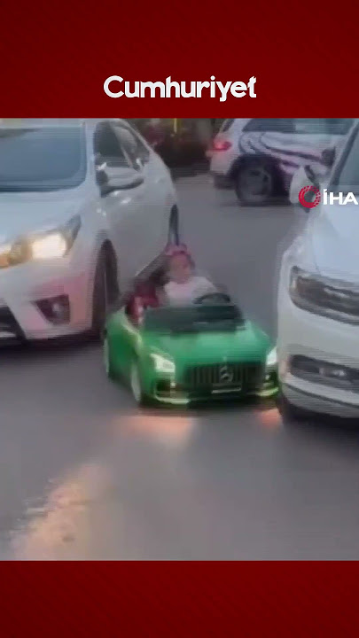 Akülü araba süren çocuğa otomobil çarptı! Kaza anı kamerada