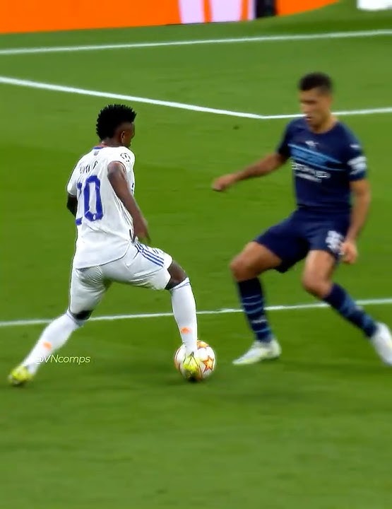 Vinicius Jr Nutmeg Skills 🖊️ 🇧🇷