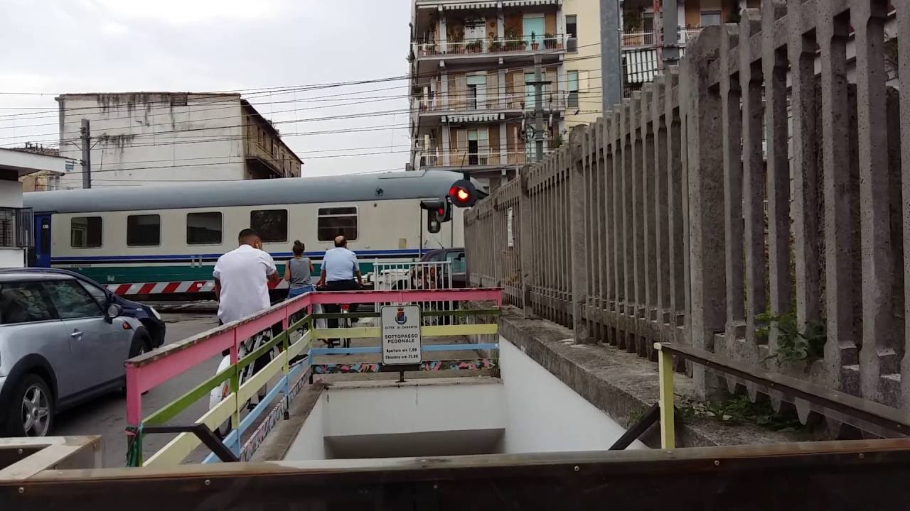 Carrozze Cuccette treno con carrozze cuccette e carrozza croce rossa Carrozze Cuccette treno con carrozze cuccette e carrozza croce rossa
