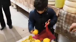 Limon satan uşaq..... мальчик продаёт лимон