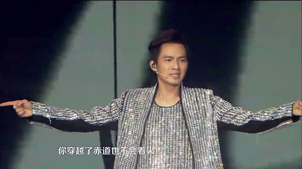 “小太阳”钟汉良跨年晚会唱跳《感觉够+一枝孤芳》，闪亮外套帅气撩人！