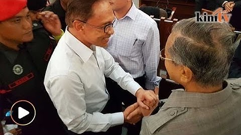 Mahathir sets aside enmity for Anwar, Kit Siang to fight Najib