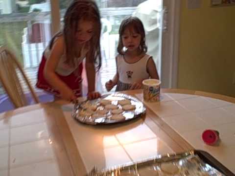 Sarah makes cookies w her kids