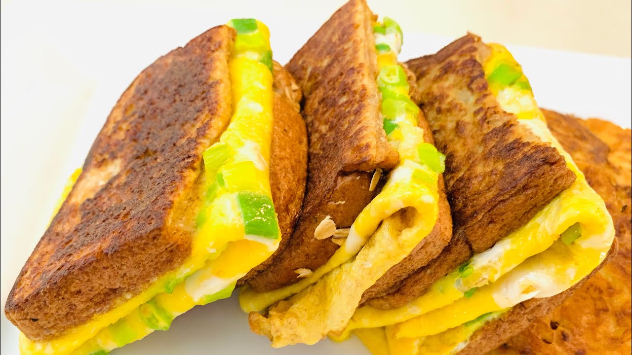 Easy and quick French toast Omelet sandwich with hash browns