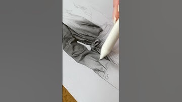 Using a blending stump for blending graphite in this study of cloth✏️