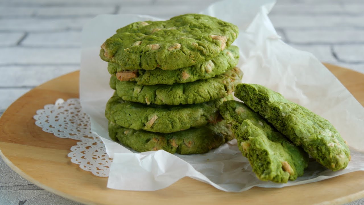 Crispy Matcha Cookies with White Chocolate (Japanese Recipe)