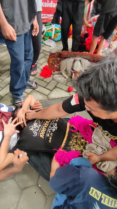 Tersentuh dikit #kesurupan #jaranan #kudalumping