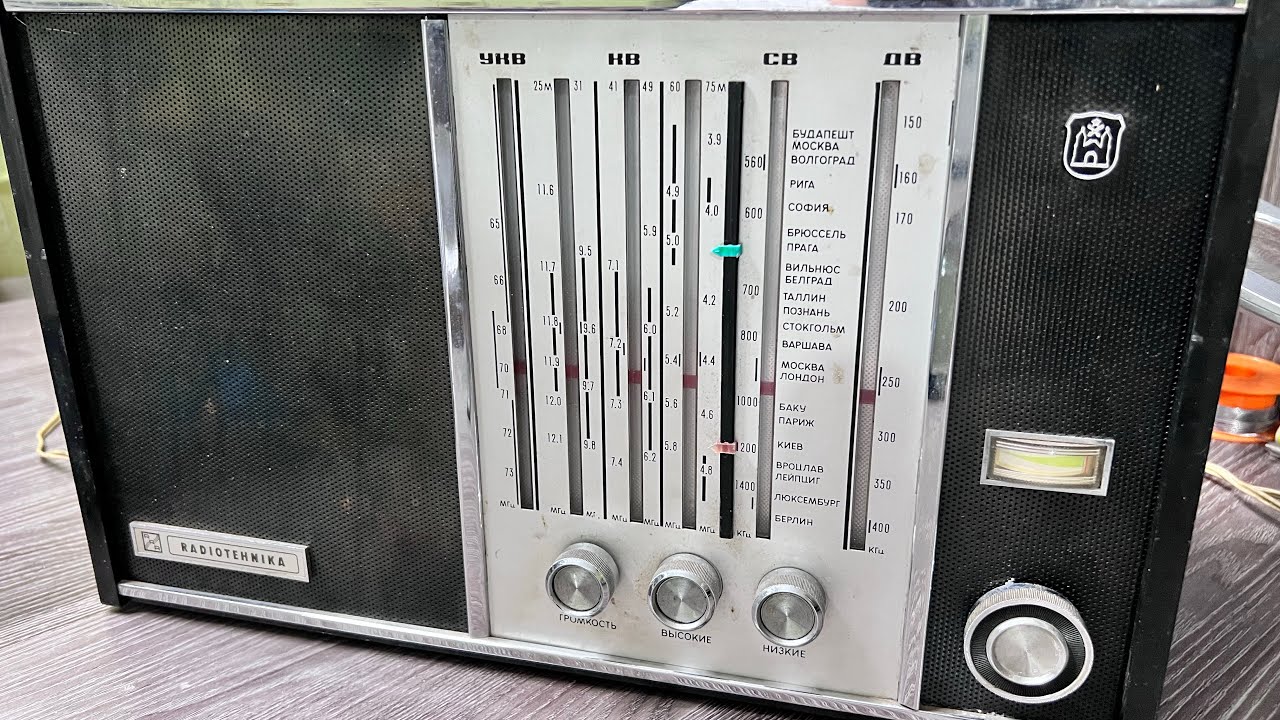 Радиоприемник Рига-104. Часть 1. Обзор, первое включение и разборка ...