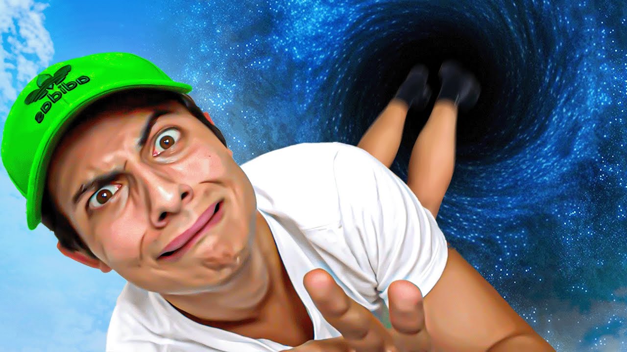 JE ME FAIT ASPIRER PAR UN TROU NOIR !!